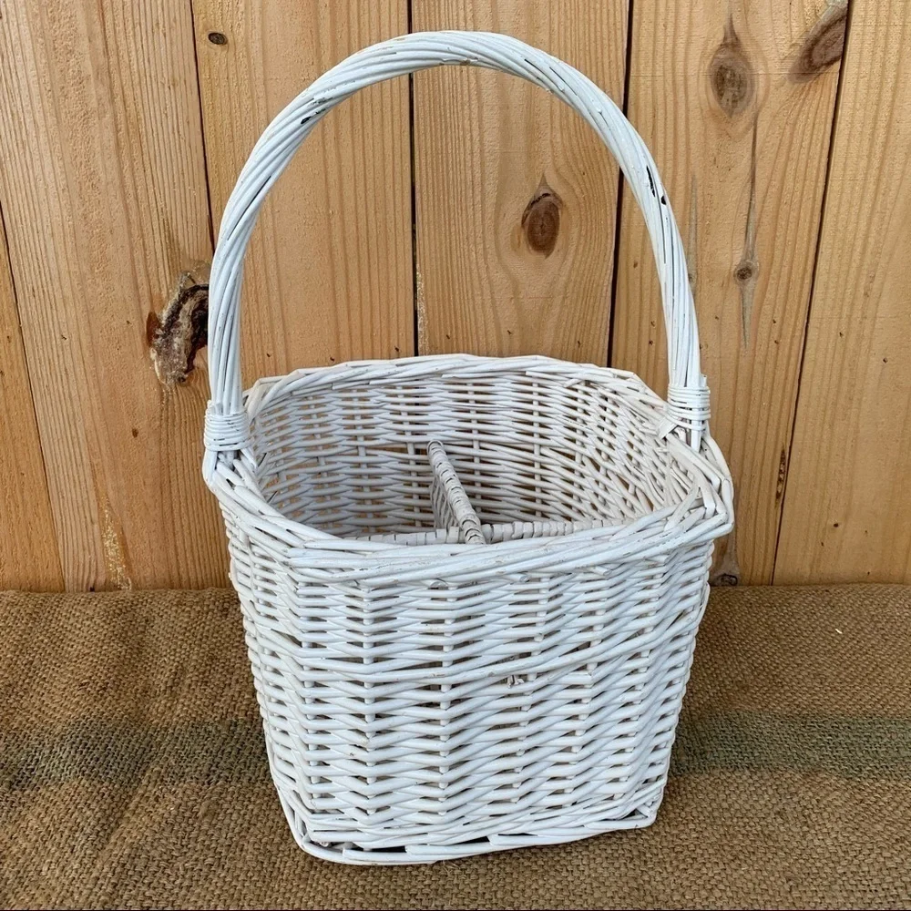 Vintage White Wicker Wine Basket 🧺